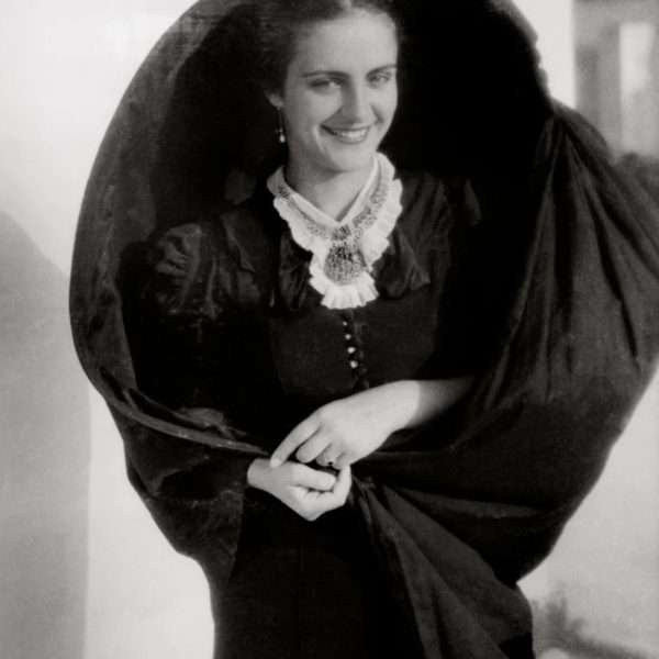Woman with the Għonella